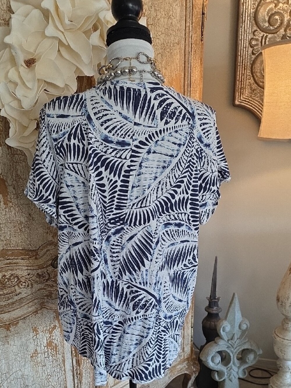 Tahari Navy and White Palm-Print V-Neck Tee - Picture 6 of 8